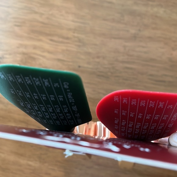 Rae Dunn spatula and cookie cutter set - Picture 4 of 5